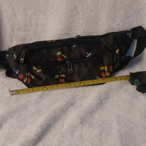 Decorate your fanny with this Mickey Mouse Fanny Pack Black Red adjustable